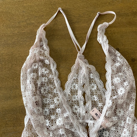 Victoria's Secret Floral Lace Bodysuit in soft pink - Picture 2 of 6